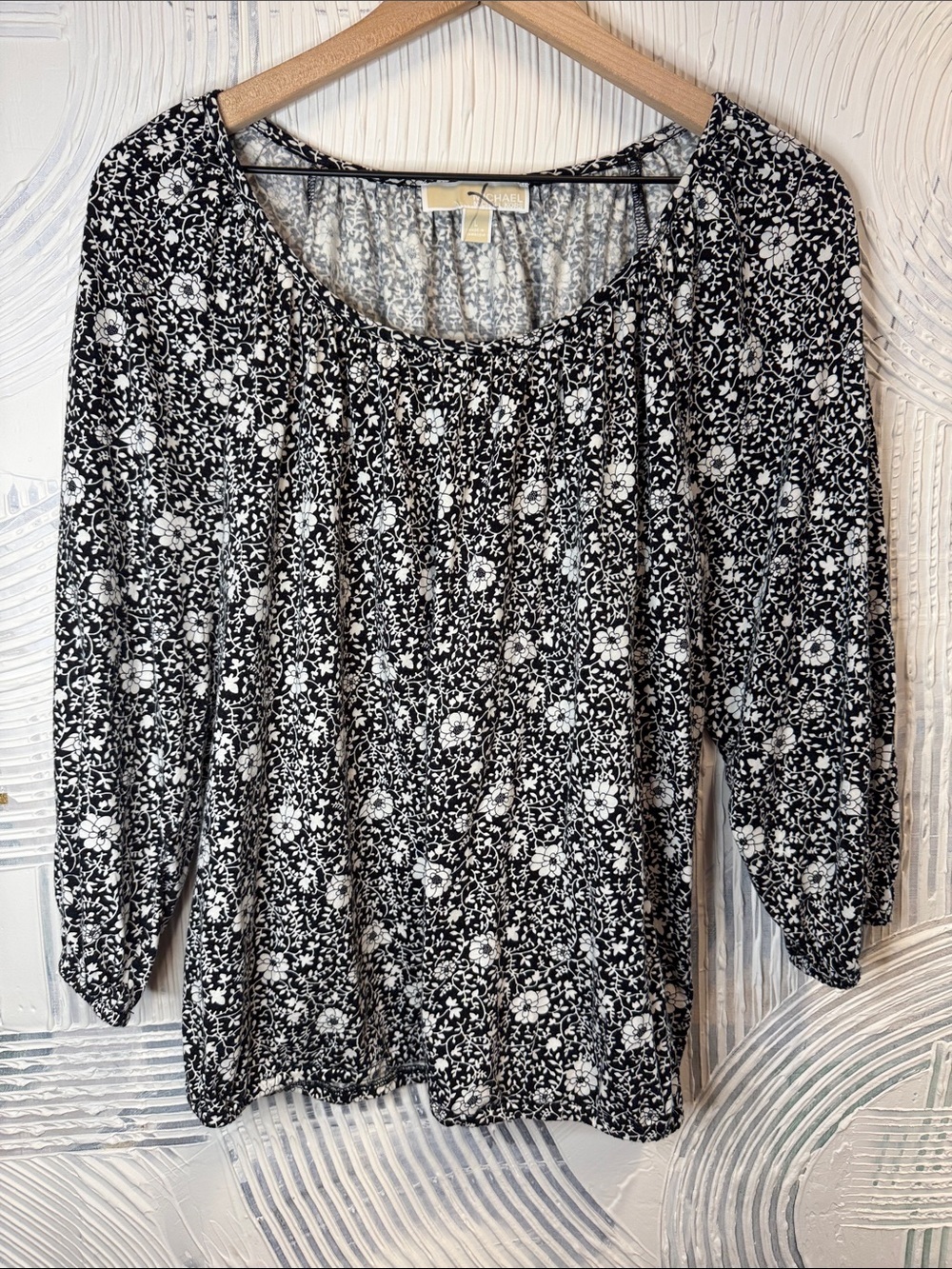 Michael Kors Black and White Floral Scoop Neck Blouse N0605